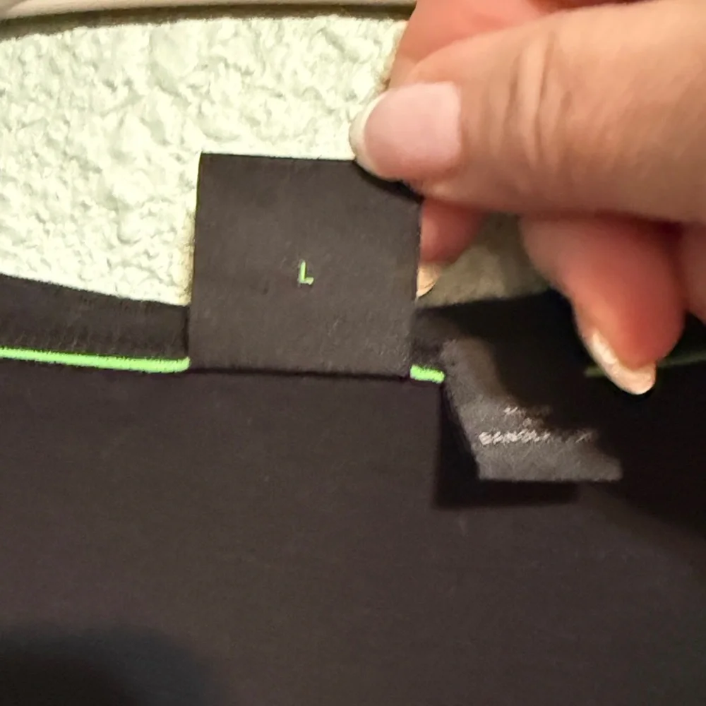 Hugo BOSS Classic Black Short Sleeve Tee - Picture 4 of 5